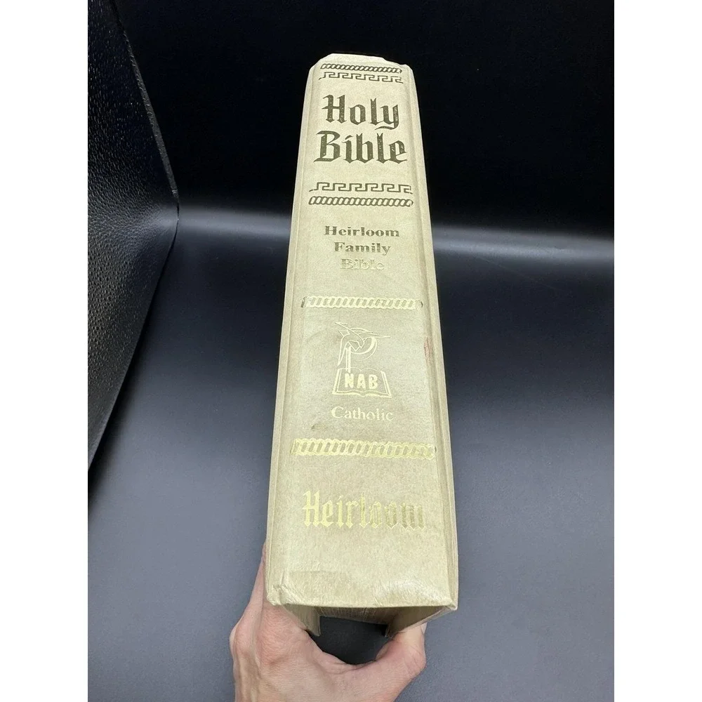 Catholic‎ Bible Publishers THE NEW AMERICAN BIBLE  Bible